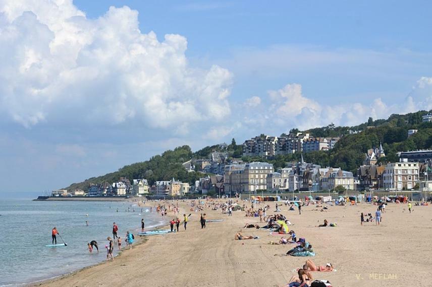 La Reine Des Plages Cls Deauville Трувіль-сюр-Мер Екстер'єр фото